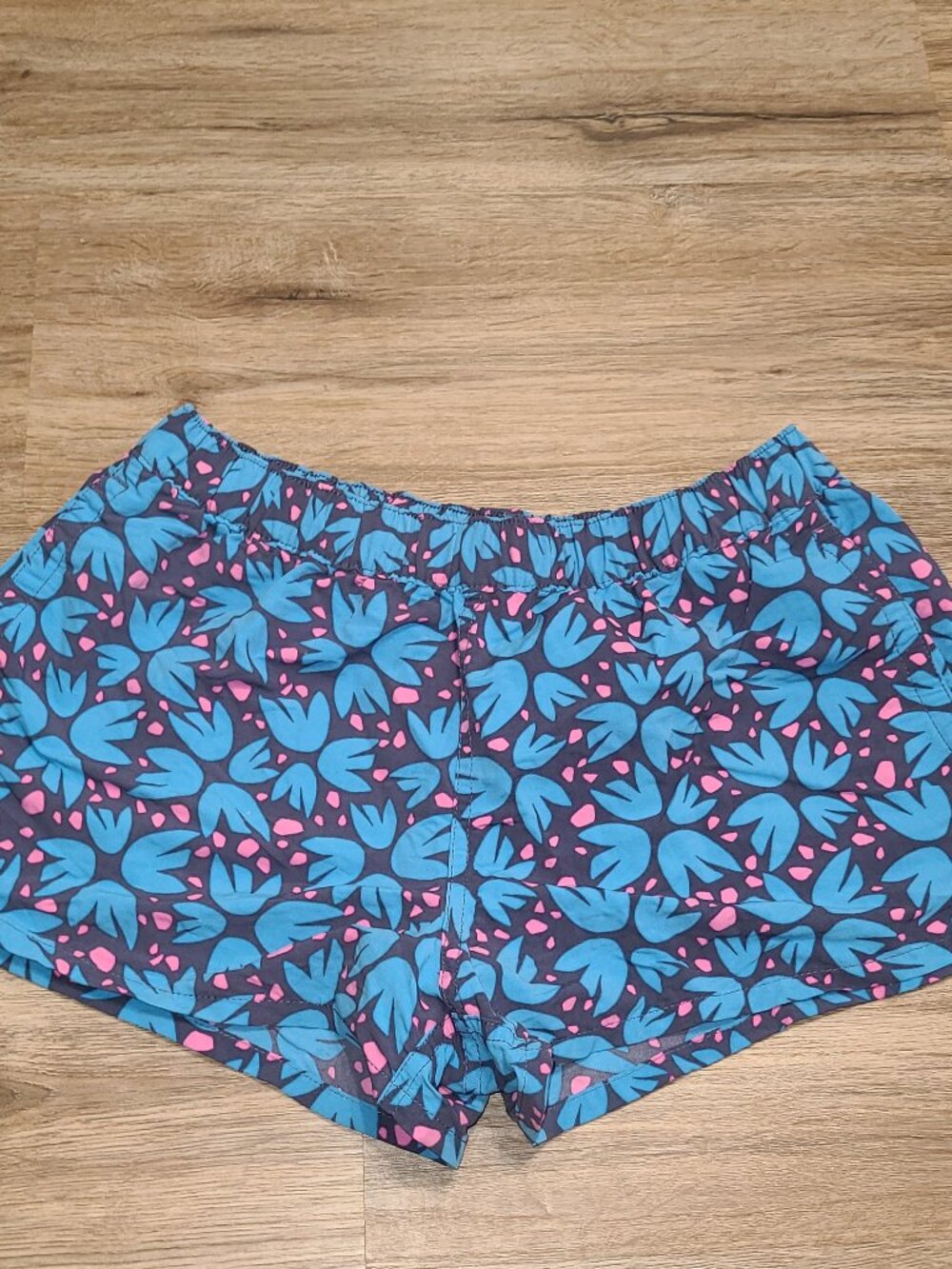 Patagonia women M Floral Barely Baggies Shorts Unlined Nylon 2in